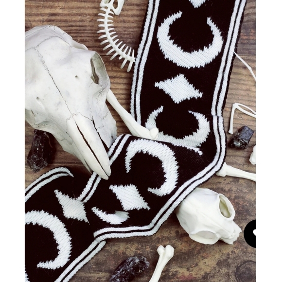 Rogue + Wolf ✦ “Moon Pupper” Knit Pet Scarf ✦ Black Vegan Yarn Celestial Print - Picture 6 of 16